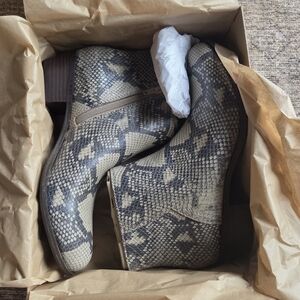 Lucky Brand Chinchilla Slither Boots New Never Worn